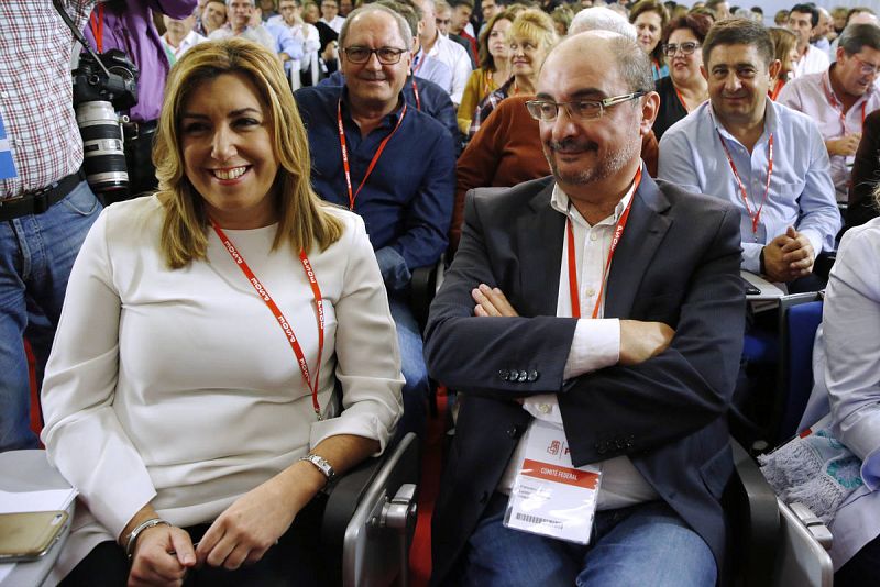 La presidenta de la Junta de Andalucía, Susana Díaz, junto al presidente del Gobierno de Aragón, Javier Lambán, antes de que comience la reunión