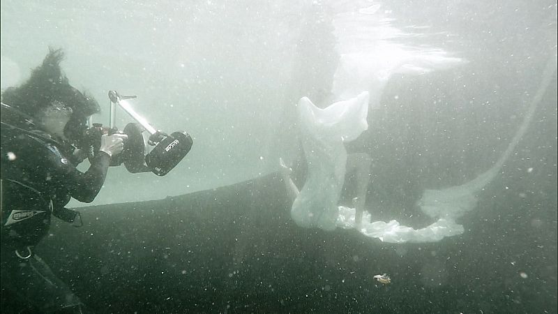 Isabel Muñoz busca también su mirada artística bajo el agua