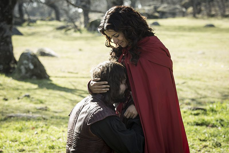 Águila Roja - Gonzalo besa a su futuro hijo
