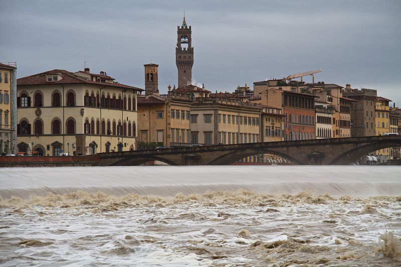 Florencia recuerda a "los ángeles del fango"