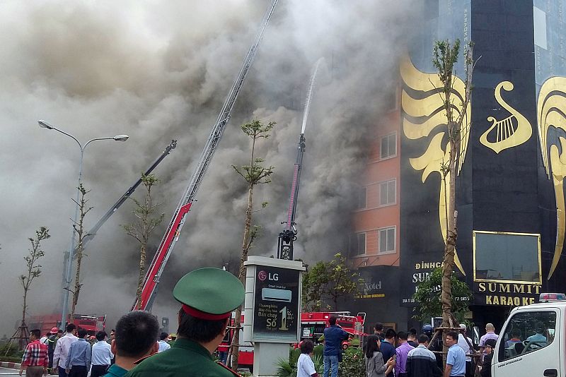 Al menos 13 muertos en el incendio de un karaoke en Hanoi, Vietnam