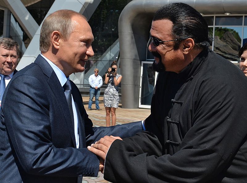 Putin concede la ciudadanía rusa al actor estadounidense Steven Seagal