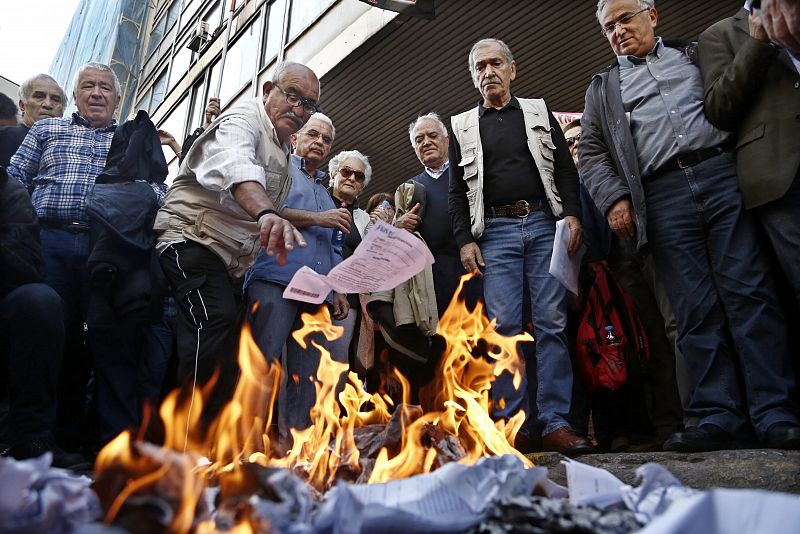 Los jubilados griegos protestan contra el recorte de sus pensiones