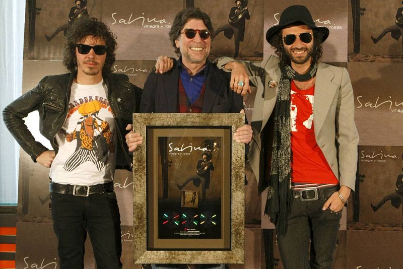 JOAQUÍN SABINA RECOGE DISCO DE PLATINO