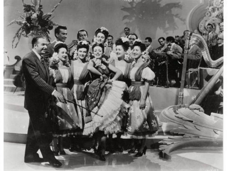   Una típica escena de baile de las películas de Xavier Cugat