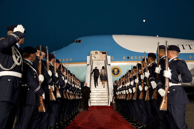 Air Force One, suban a bordo