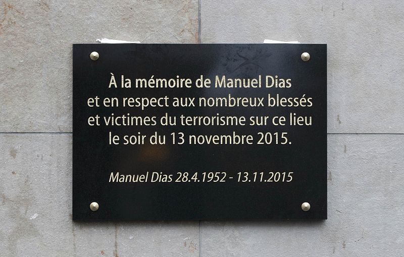 Placa en el Estadio de Francia por Manuel Dias, víctima mortal del 13N