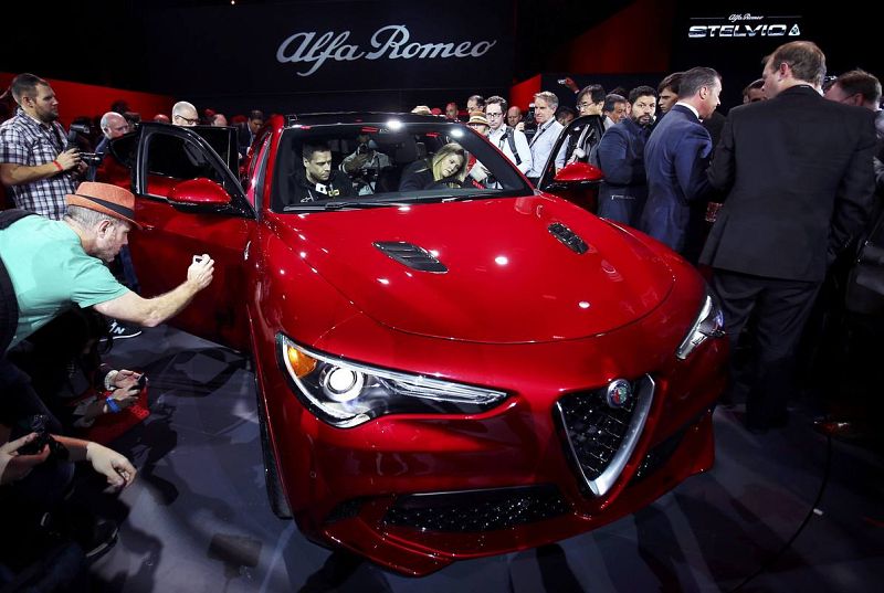 Alfa Romeo presenta el 2018 Stelvio SUV en Los Angeles