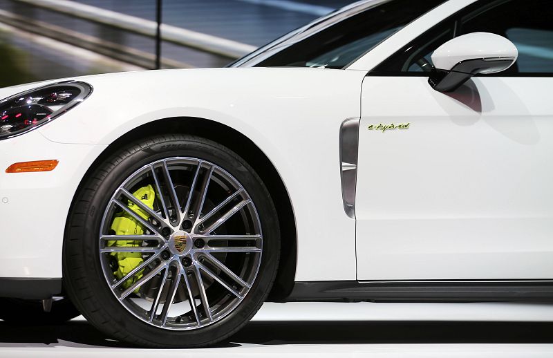 Detalle de la llanta del nuevo Porsche Panamera executive hybrit