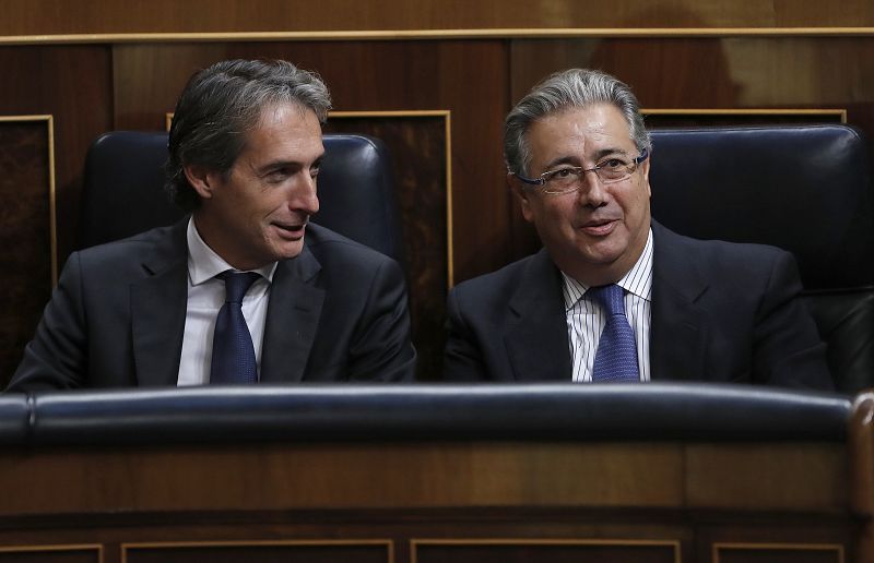 Los ministros, de Fomento, Íñigo de la Serna, y del Interior, Juan Ignaico Zoido