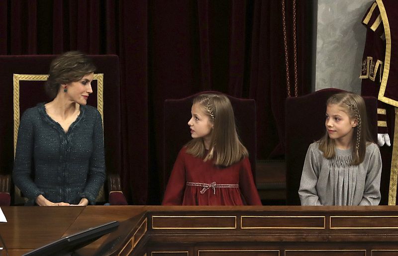 La reina Letizia, junto a la princesa Leonor y la infanta Sofía en el Congreso de los Diputados