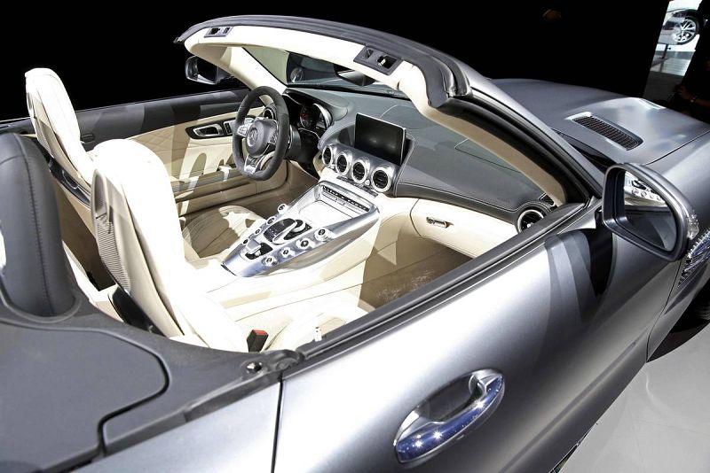 Mercedes presenta el 2017 AMG GT C Roadster en el Salón del Automóvil de Los Angeles