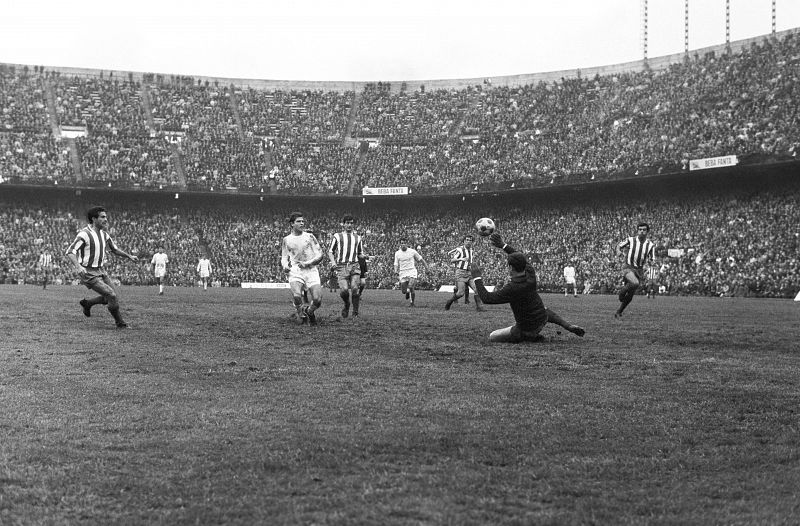 Primer derbi madrileño en el Calderón