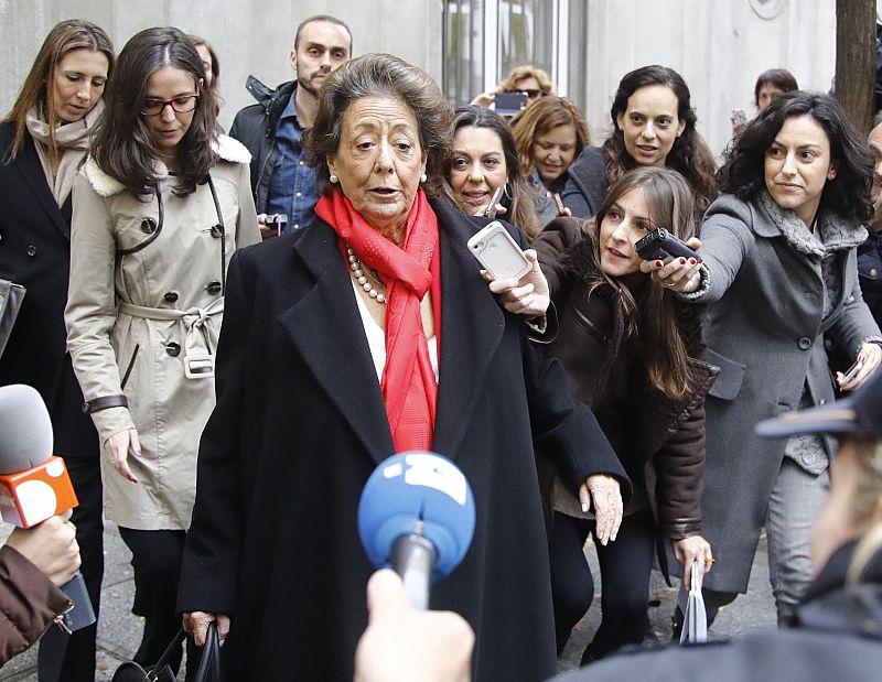 Rita Barberá atiende a los medios tras comparecer en el Tribunal Supremo