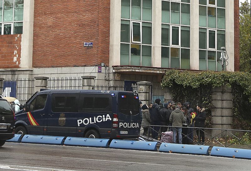 Desalojan a los 'okupas' del colectivo neonazi Hogar Social del antiguo edificio del NO-DO en Madrid
