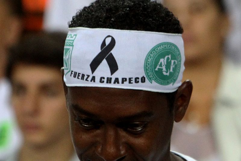 "Fuerza Chapecó" fue el mensaje más repetido en el homenaje a las victimas del accidente aéreo.