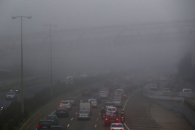 La niebla marca el inicio de la semana en Madrid