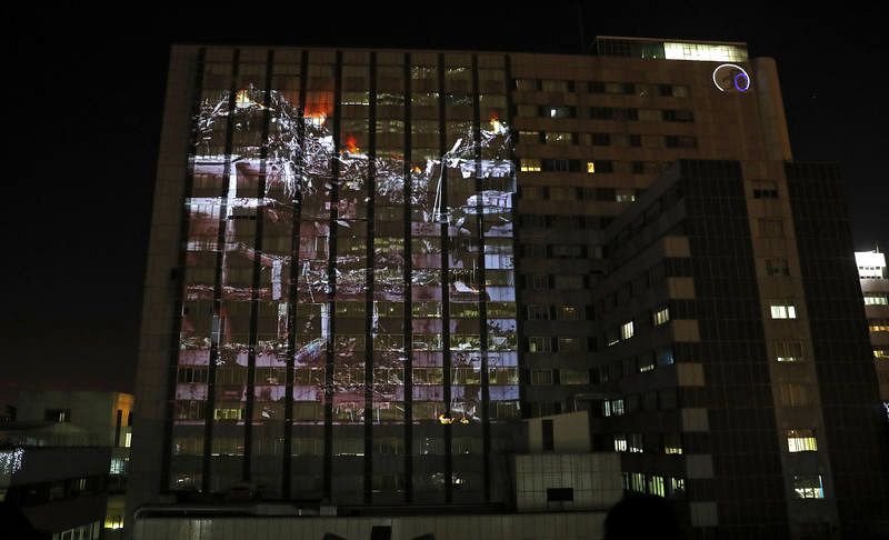 Médicos sin Fronteras simula un bombardeo en el Hospital La Paz de Madrid