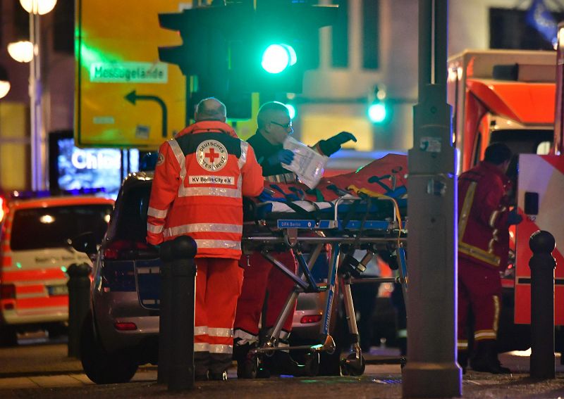 Un camión se estrella contra un mercado navideño en Berlín