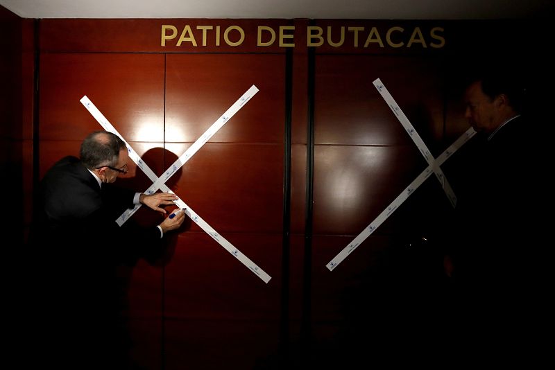 Sellado del salón de sorteos al término de los preparativos de los bombos y bolas