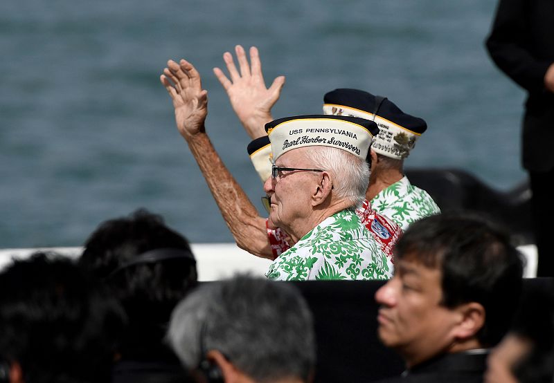 Abe y Obama en el 75 aniversario del ataque a Pearl Harbor