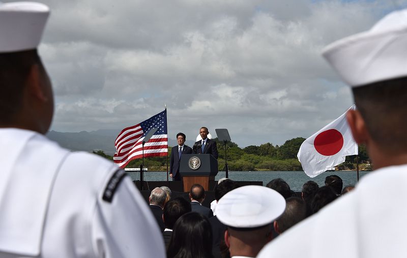 Abe y Obama en el 75 aniversario del ataque a Pearl Harbor