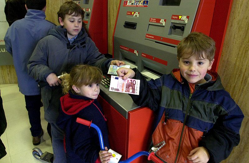 Ilusión con los primeros billetes de euro