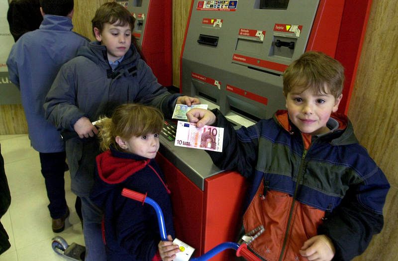  Ilusión con los primeros billetes de euro