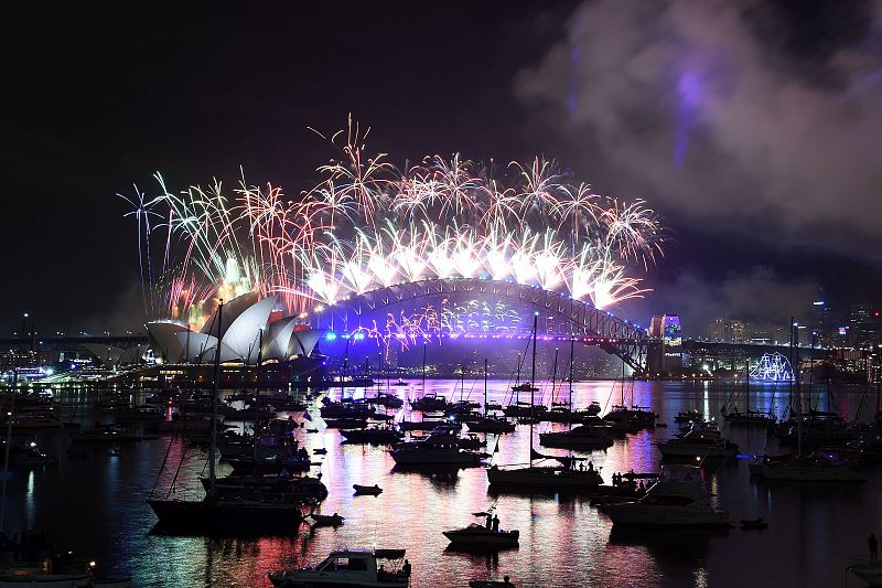 Fuegos artificiales por el Año Nuevo en Sidney