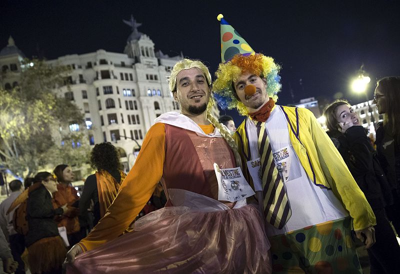 Las calle del centro de Valencia se han llenado de atletismo, color y buen humor en la tradicional San Silvestre.