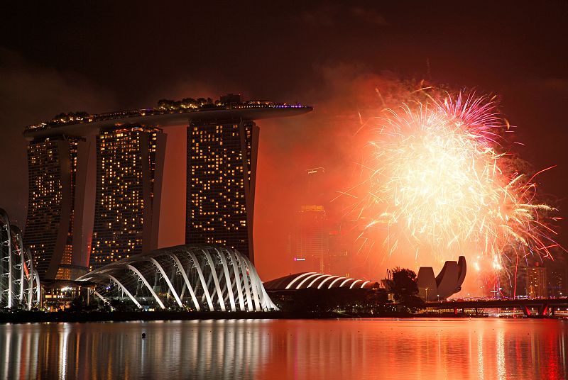 Fuegos artificiales en Singapur para recibir el Año Nuevo