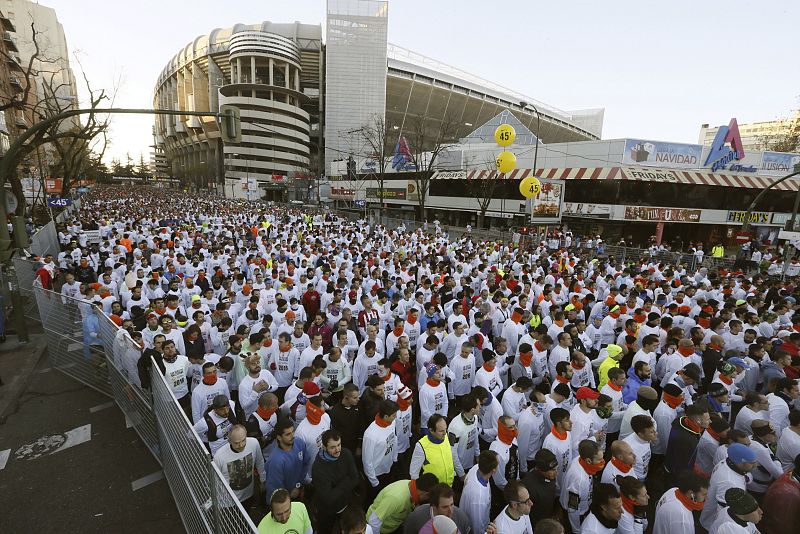 Vista general de los participantes en la carrera popular de la San Silvestre Vallecana poco antes de la salida.