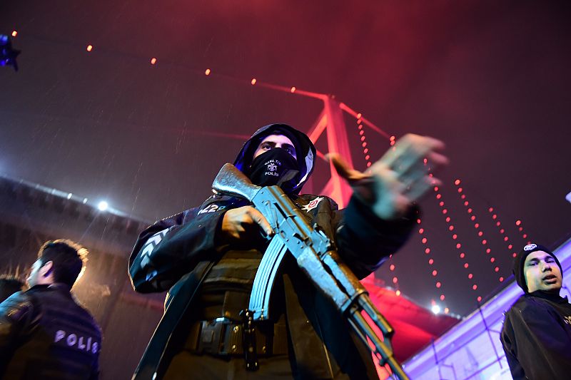Un policía turco tras el ataque en Estambul
