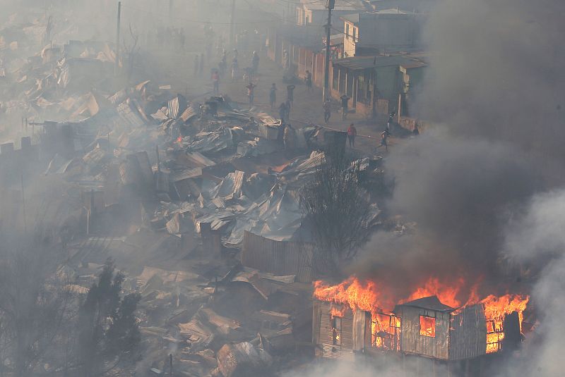 El fuego ha obligado a evacuar a más de 400 personas.