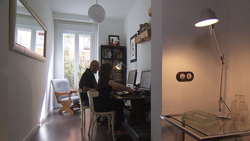 Javier Taboada y Luz Herrero trabajando en asociación Garaje