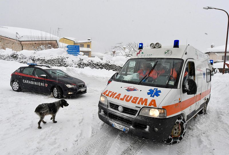 Ambulancia en Campotosto, Italia vuelve a temblar