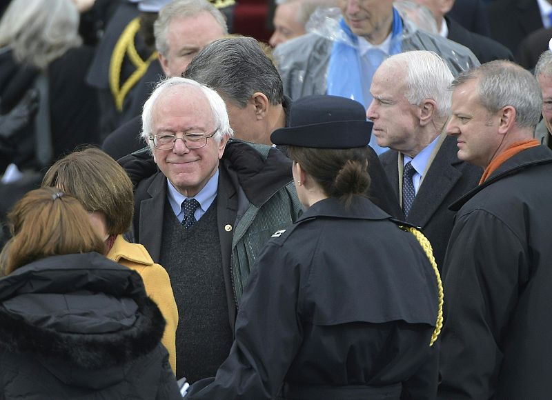 Bernie Sanders acude junto con John McCain