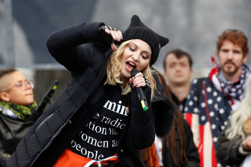 Madonna actúa durante la concentración en Washington