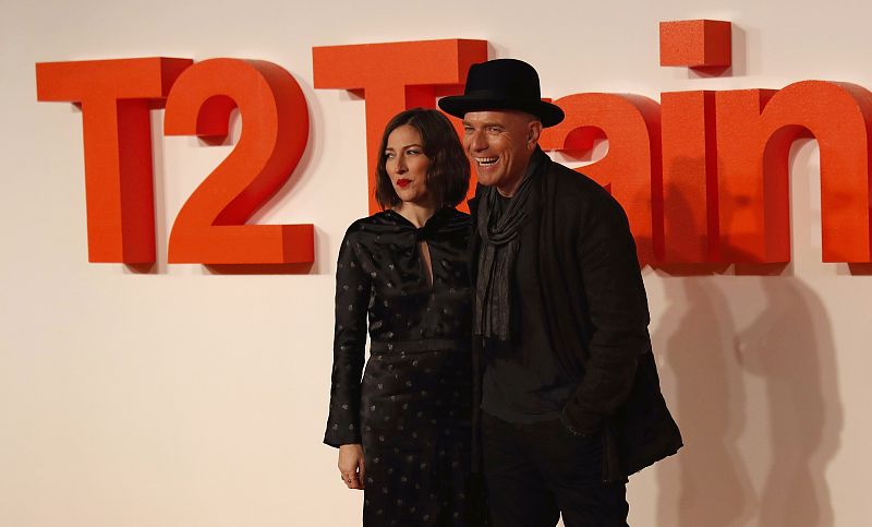 Actors Kelly Macdonald and Ewan McGregor pose as they arrive at the world premiere of the film "T2 Trainspotting" in Edinburgh