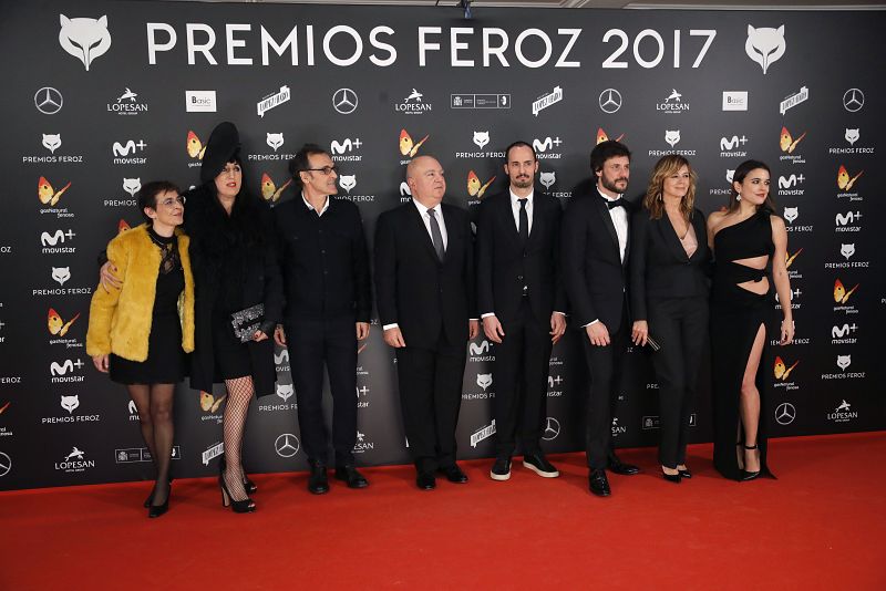 Los actores de la película "Julieta", Rossy de Palma (2i), Daniel Grao (3d), Emma Suárez (2d) y Adriana Ugarte (d), junto al productor Agustín Almodovar (4i) y el músico Alberto Iglesias (3i)