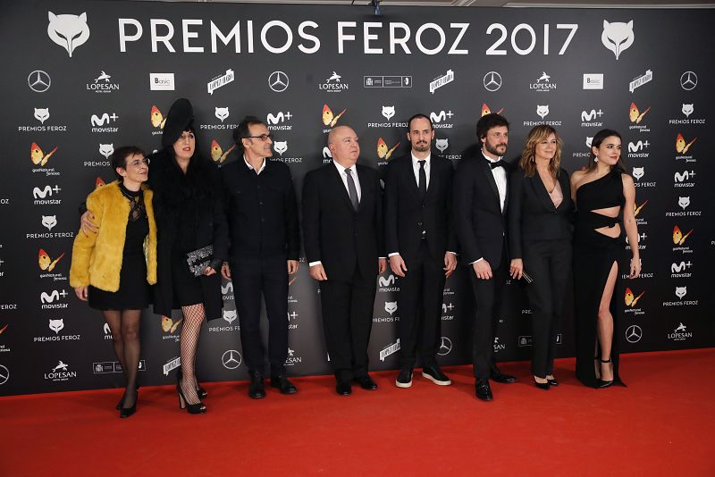 Los actores de la película "Julieta", Rossy de Palma (2i), Daniel Grao (3d), Emma Suárez (2d) y Adriana Ugarte (d), junto al productor Agustín Almodovar (4i) y el músico Alberto Iglesias (3i)