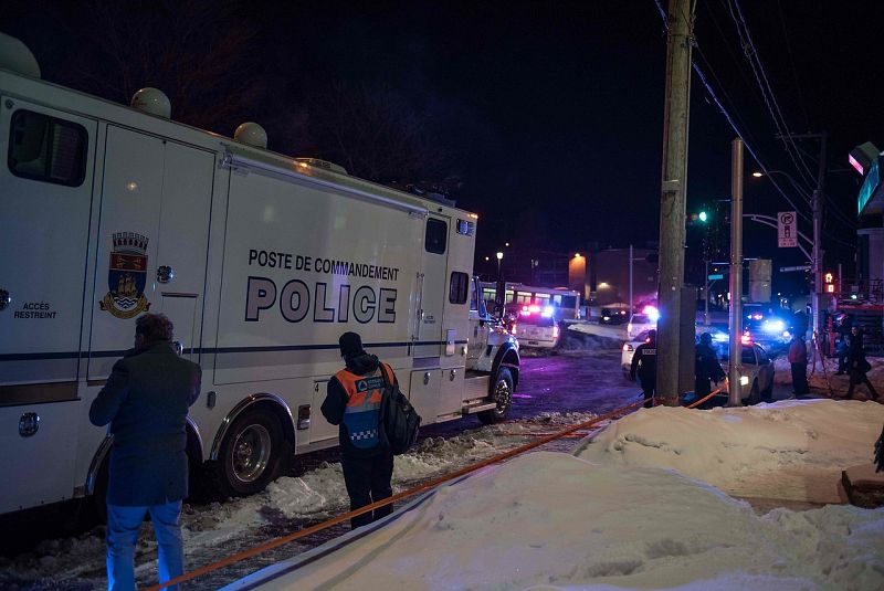 Policía cerca del lugar del atentado, en Quebec