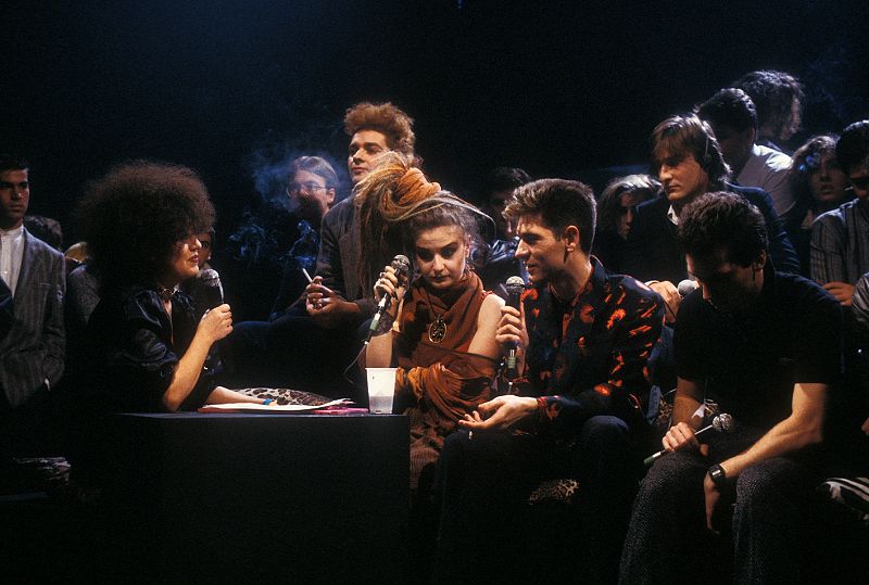 La presentadora Paloma Chamorro entrevista al grupo Alaska y Dinarama en el programa 'La edad de oro', de TVE