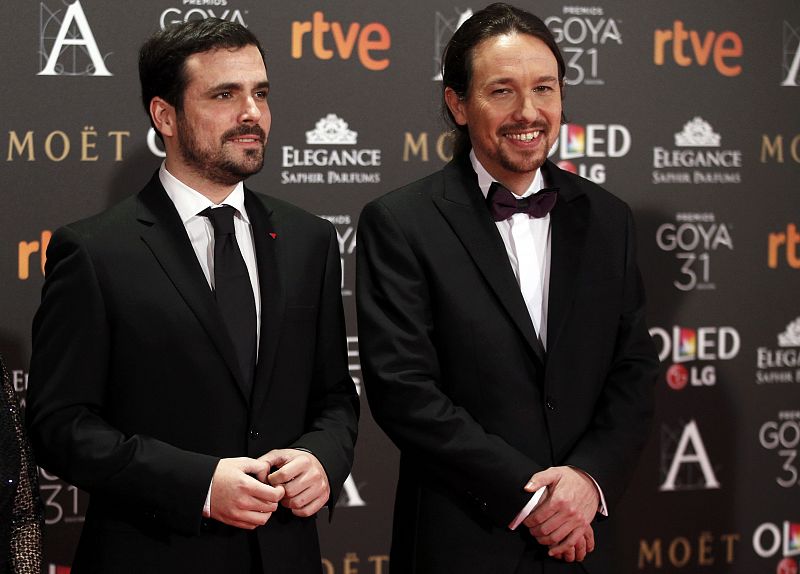 Los políticos Pablo Iglesias (Podemos) y Alberto Garzón (Izquierda Unida) asisten a la gala de los Goya 2017