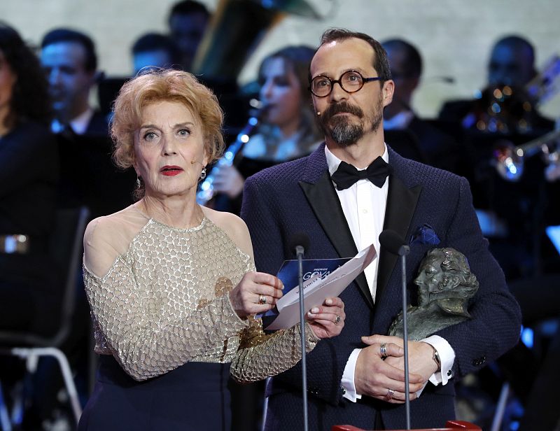 Los actores Fele Martínez (d) y Marisa Paredes durante la gala de entrega de la XXXI edición de los Premios Goya