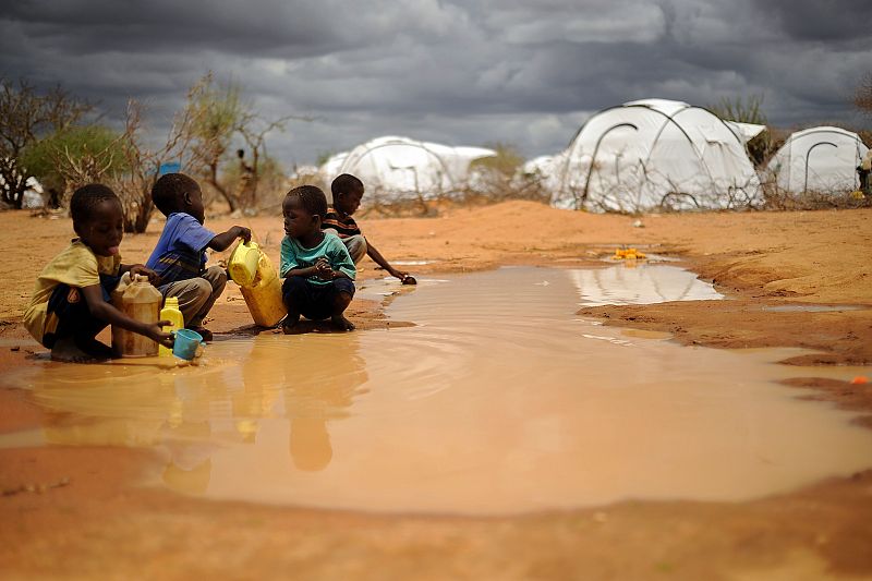 Imagen de archivo (16 de octubre de 2011) de niños somalíes en el campo de refugiados de Dadaab, en Kenia.