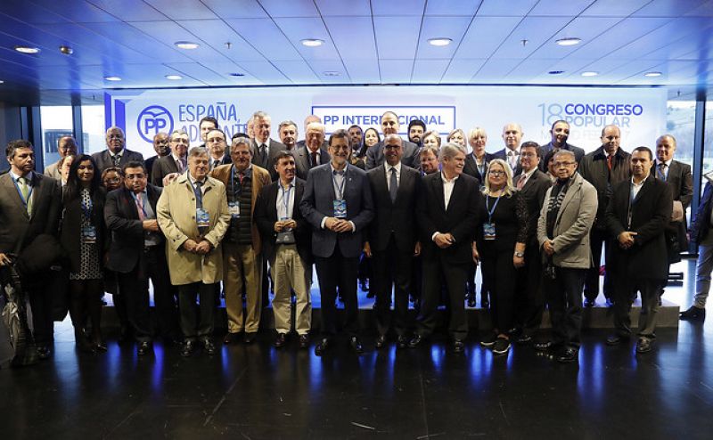 Foto de familia en el XVIII Congreso Nacional del PP