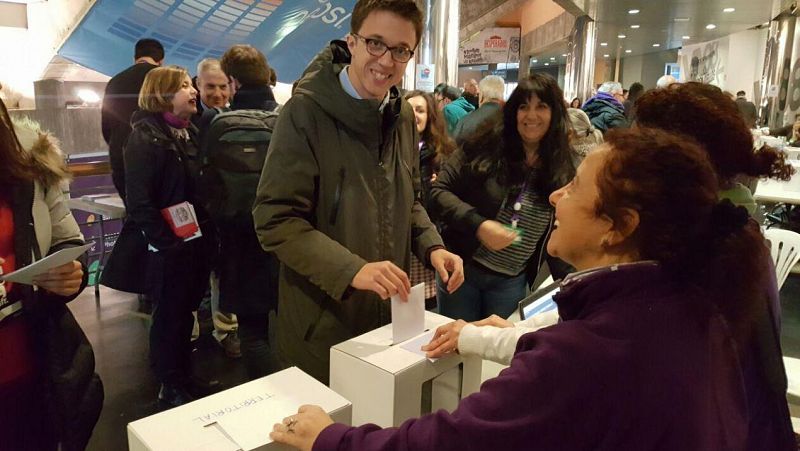 Íñigo Errejón vota en el II Congreso Ciudadano de Podemos