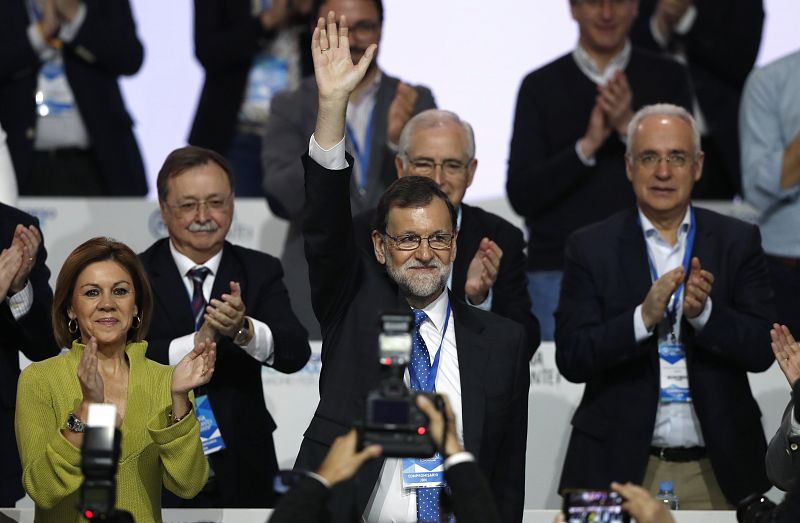 Mariano Rajoy saluda a los asistentes en la Caja Mágica de Madrid