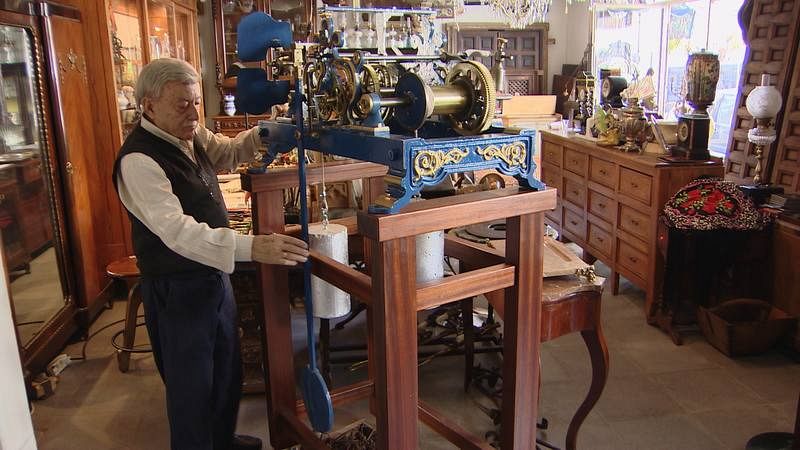Mariano Palacios en su tienda